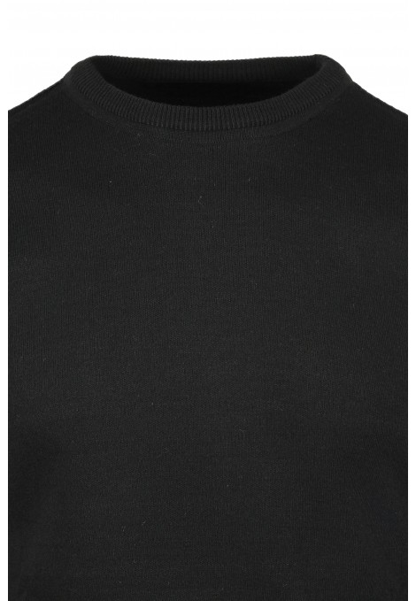 Man's black knitted t-shirt