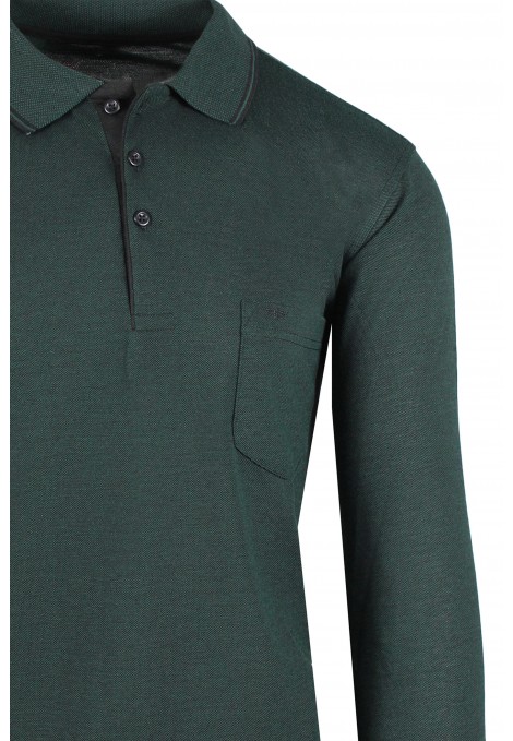 Man's dark green t-shirt polo