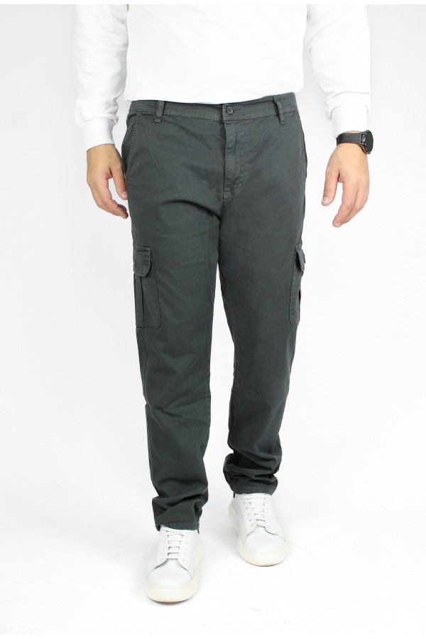 Man's anthracite grey pants cargo