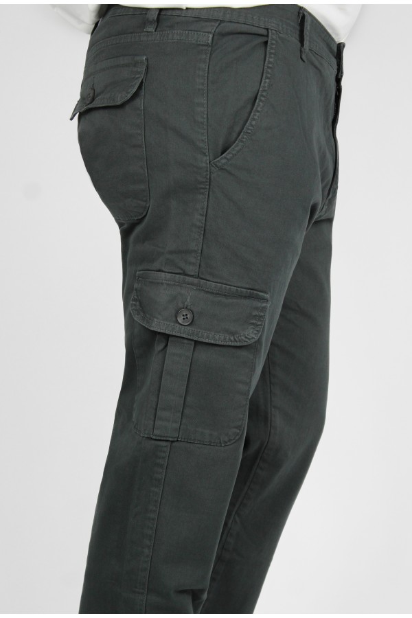 Man's anthracite grey pants cargo