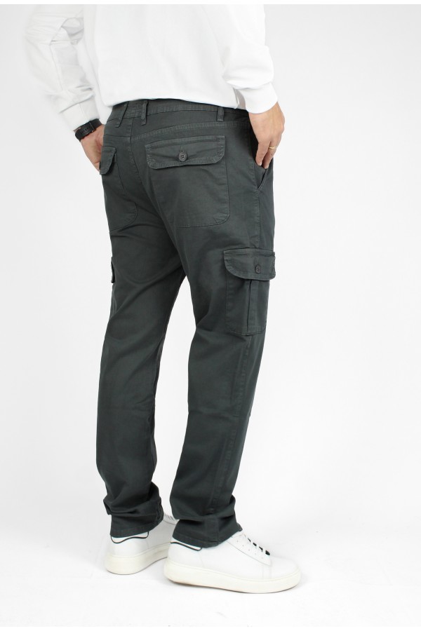 Man's anthracite grey pants cargo