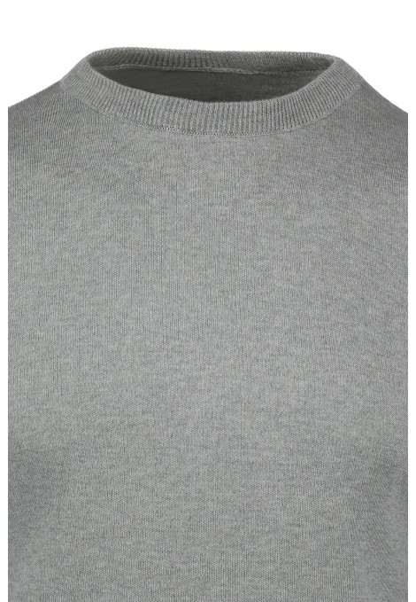 Man's grey knitted t-shirt