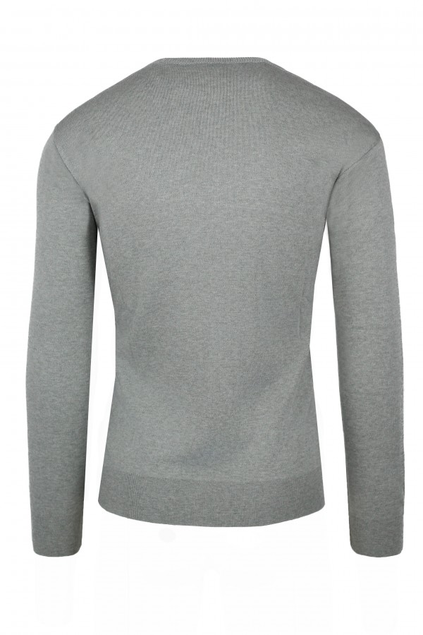 Man's grey knitted t-shirt