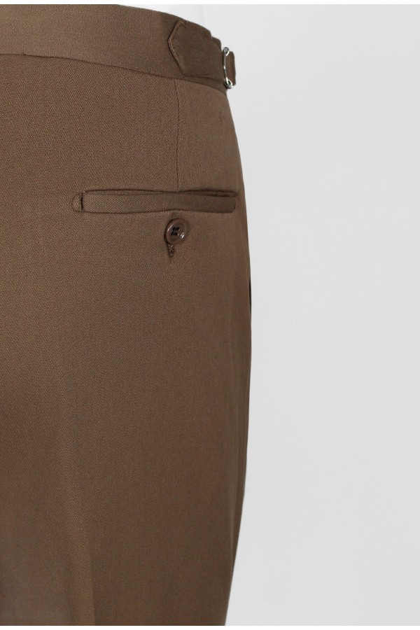 Man's brown trousers with pleats 