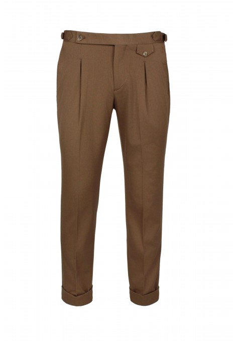 Man's brown trousers with pleats 