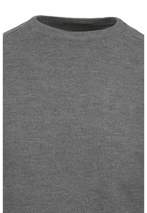 Man's grey knitted t-shirt