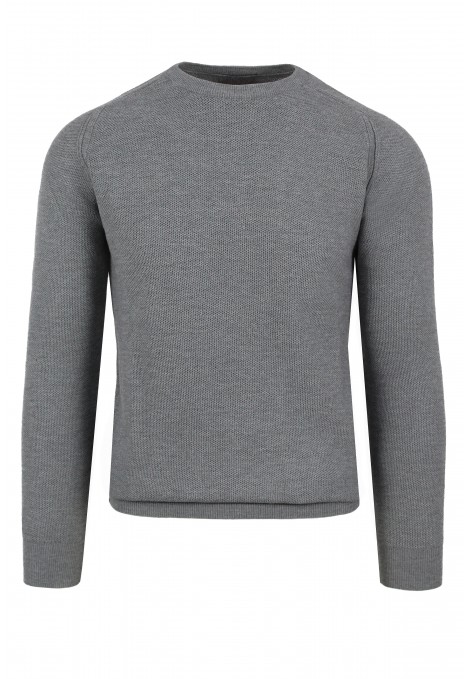 Man's grey knitted t-shirt