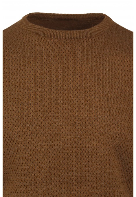 Man's brown knitted t-shirt